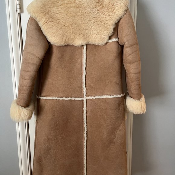 Overland Sheepskin Co. Vintage Sheepskin Coat, size 8, Like New! - Picture 6 of 8